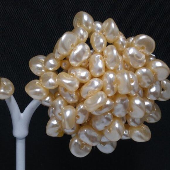 Vintage Freshwater Pearl Cluster Clip Earrings, Mid-century 1950s, 1 3/4 Inches - Picture 2 of 8